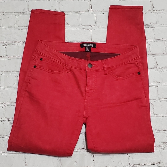 red jeans pant